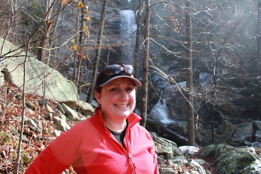 Hiking Laurel-Snow