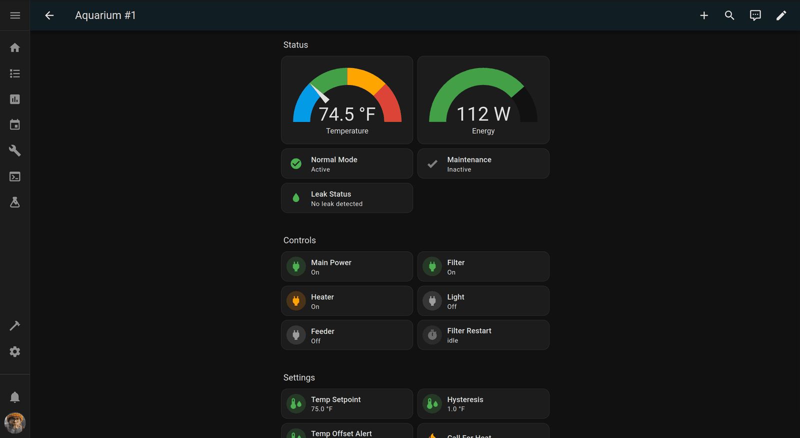 Aquarium detail view showing temperature and energy gauges, controls for main power, filter, heater, light, feeder, and filter restart, plus temperature setpoint and hysteresis settings