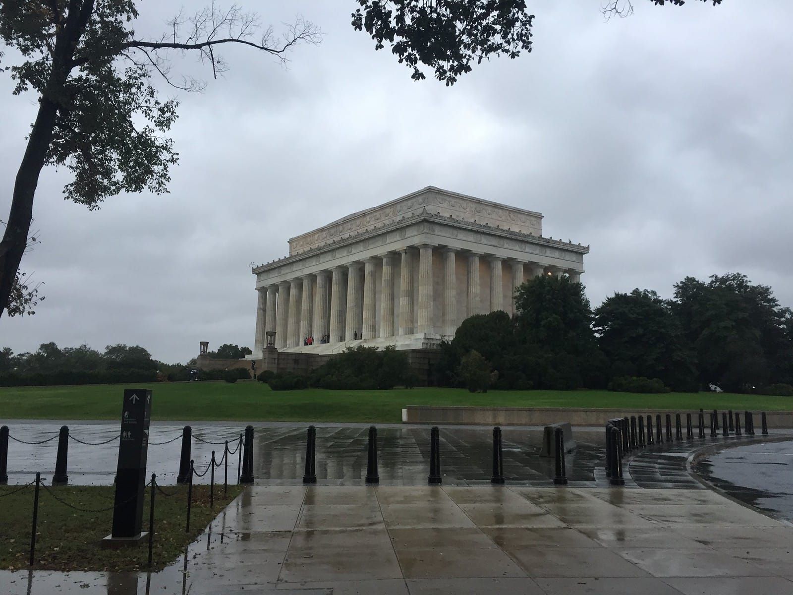 Lincoln Memorial in the distance on a wet day.