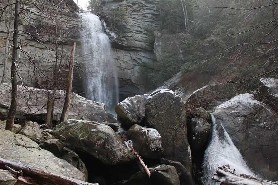 Hiking Laurel-Snow