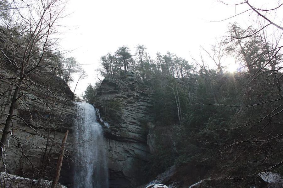 Hiking Laurel-Snow